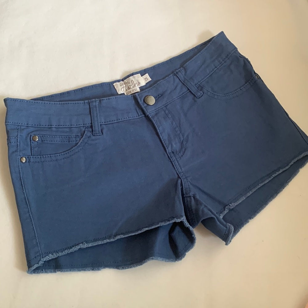 ‼️SOLD‼️ 3/$15 NWOT Shorts size 25